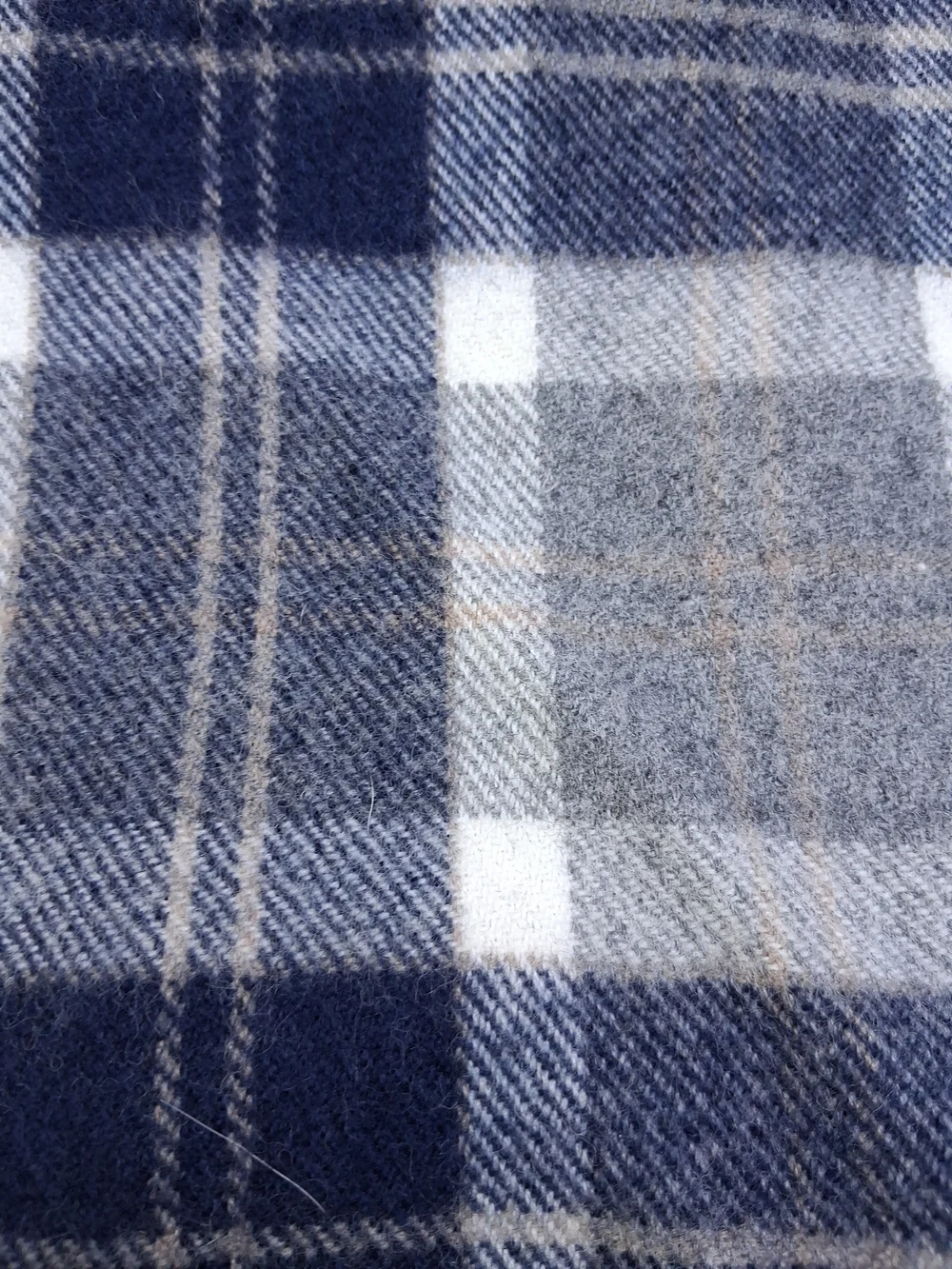 Brooks Brothers Blue Plaid Lambswool Scarf With Tassles Made In Scotland 11.5x62